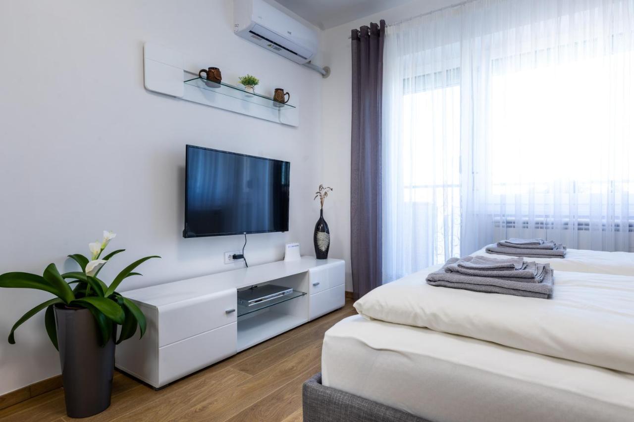 Mb Apartment ซูโบติกา ภายนอก รูปภาพ