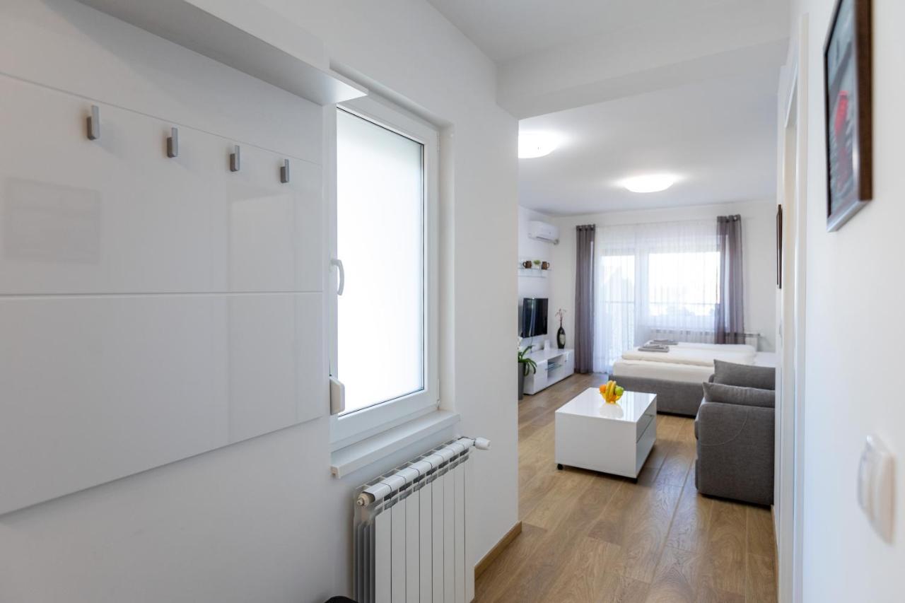 Mb Apartment ซูโบติกา ภายนอก รูปภาพ